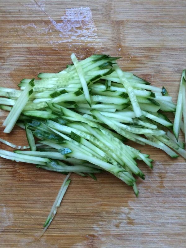 黄瓜白菜拌海蜇皮