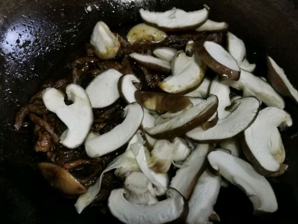 香菇肉丝绿豆粉