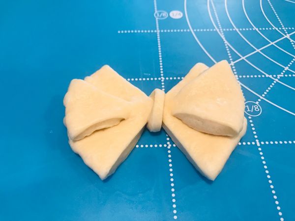 颜值高又简单的蝴蝶结面包