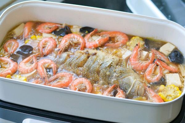 家常酱香鲜虾鲈鱼煲