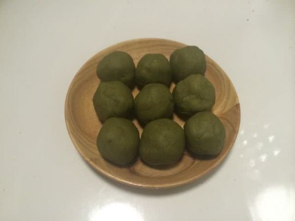 茶香果仁桃山月饼