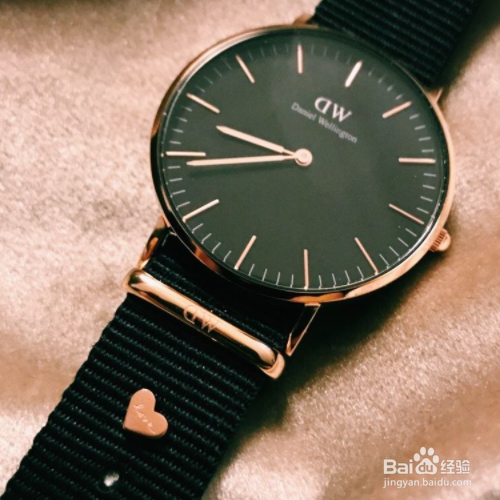 dw手表臻心扣怎么用的