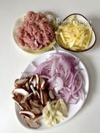 坚果仁肉酱披萨