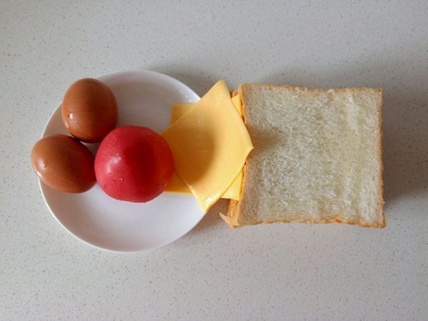 番茄乳酪鸡蛋三明治