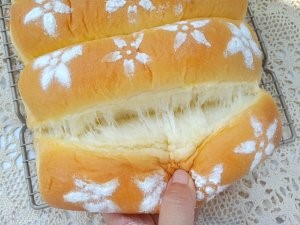 甜腻会拉丝的奶酥排包