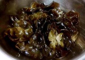 如何做黄瓜木耳炒鸡蛋