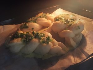 黄油香葱辫子面包的做法