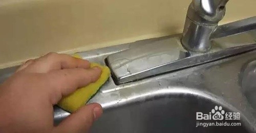 怎么清洗厨房水槽陈年水渍