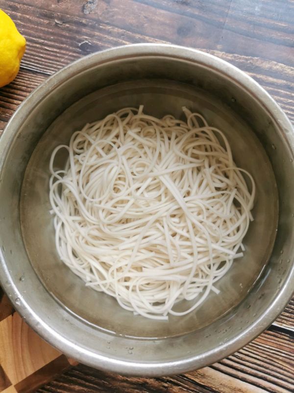 泰式酸辣鲜虾面