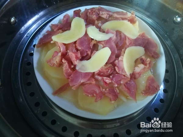 怎么做腊鸡腿蒸土豆
