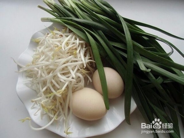 韭菜绿豆芽炒鸡蛋的做法