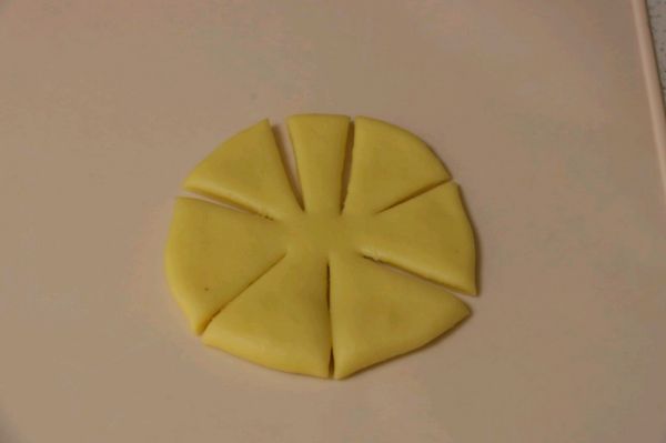 凤梨果酱蝴蝶结面包