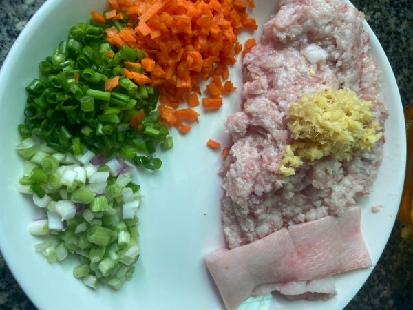 好吃的猪肉粉条包子