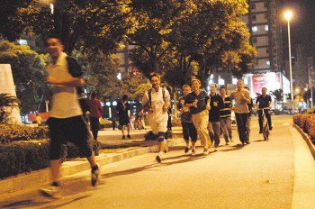 夜晚跑步应注意什么事项