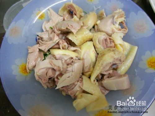 家常菜肴红椒蒸咸鸡