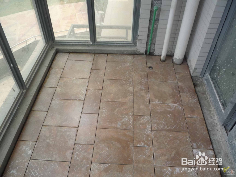 老房子露天阳台漏水怎么补漏