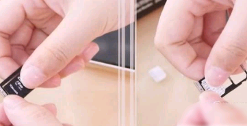 华为手机插卡的地方怎么打开