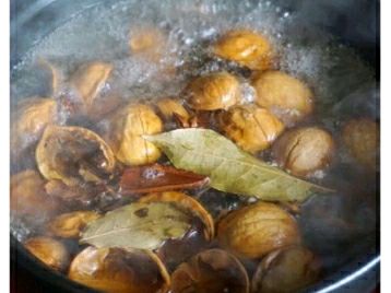 简易补肾气核桃壳煮鸡蛋