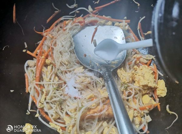 韭菜豆芽炒粉丝