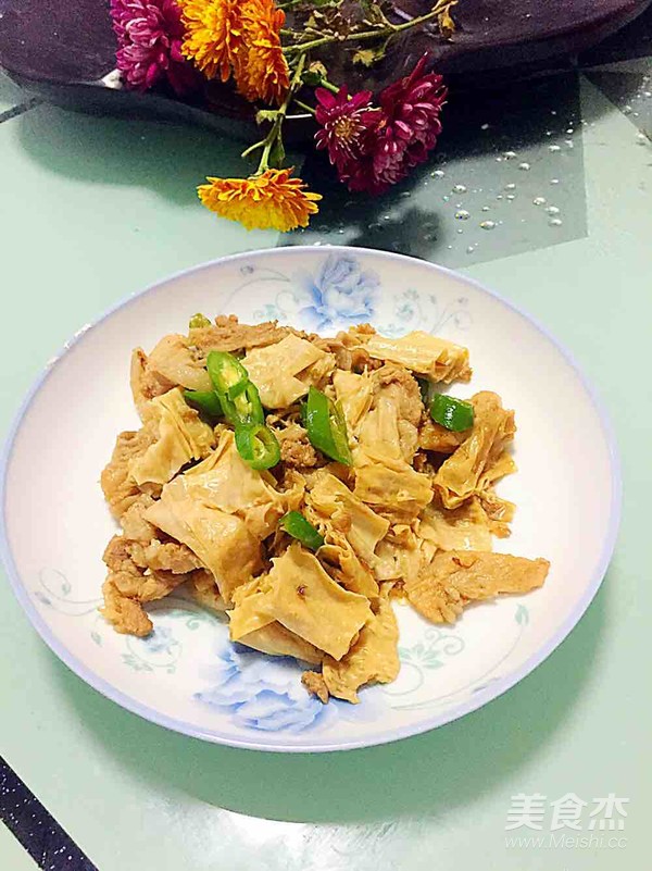 腐竹炒肉的做法