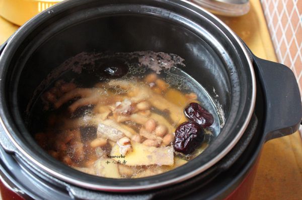 眉豆花生煲鸡爪
