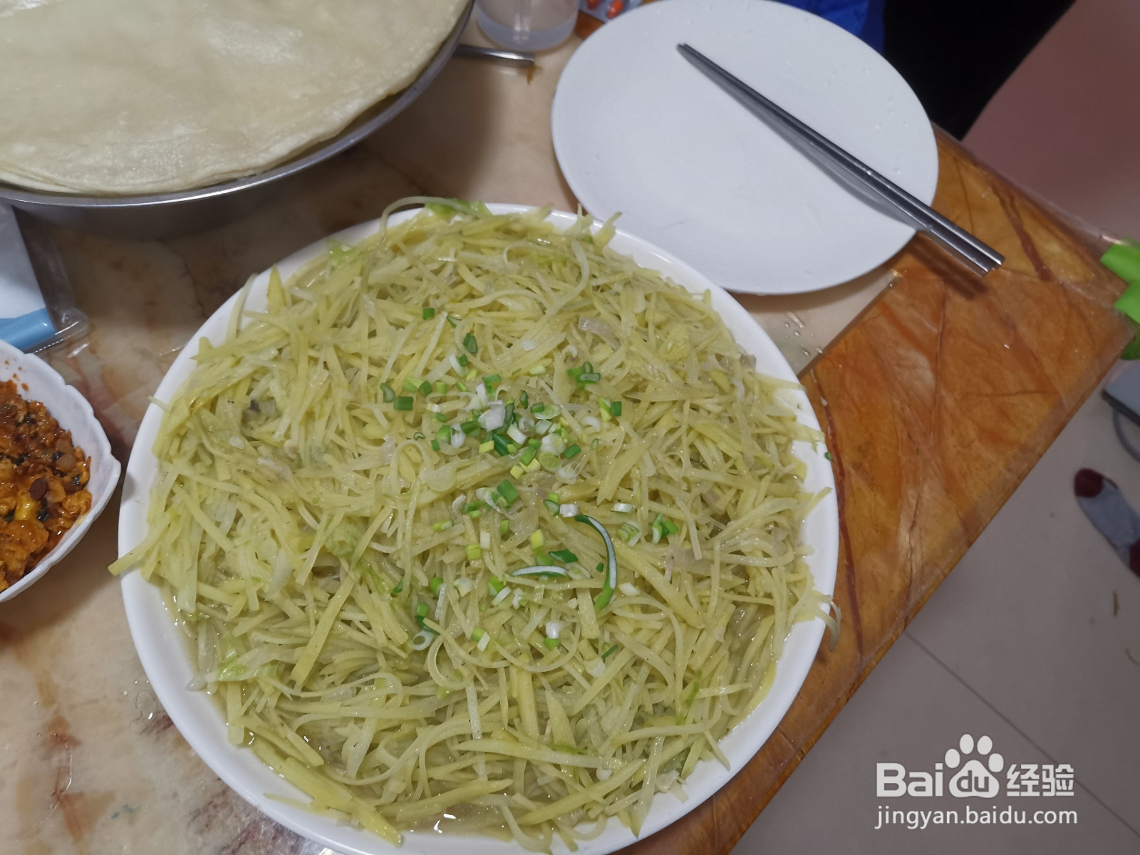 鸡蛋花生土豆丝卷饼