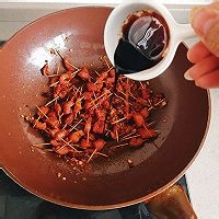 好吃的自制麻辣牙签肉