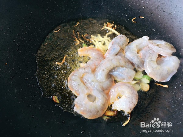 西兰花炒虾球制作方法