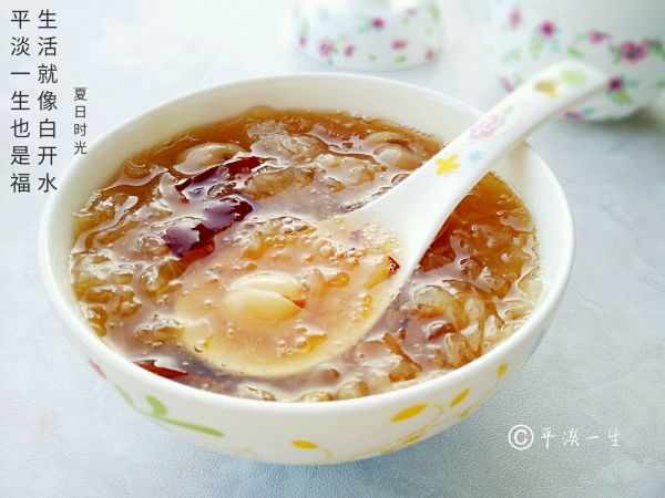 红枣莲子银耳羹