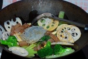 干锅鸭掌的做法