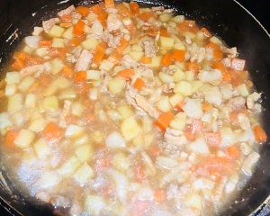 土豆胡萝卜肉丁