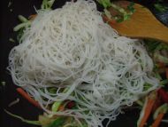 培根杂蔬炒米粉的做法