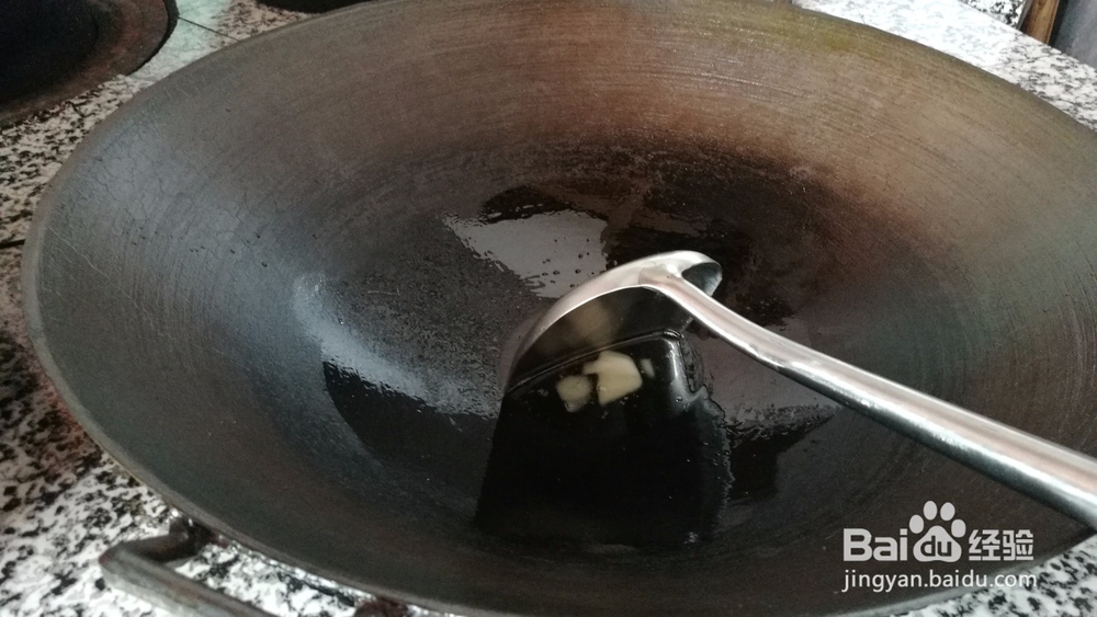 乡村清炒南瓜叶的方法。