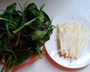 食补佳品金针菇拌菠菜的做法