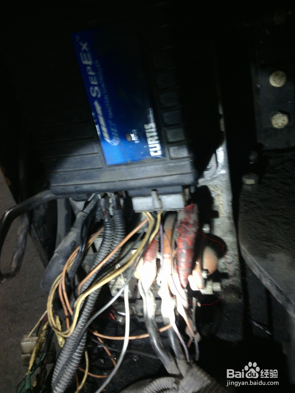 工厂用2T拖头车不能前后移动怎么办