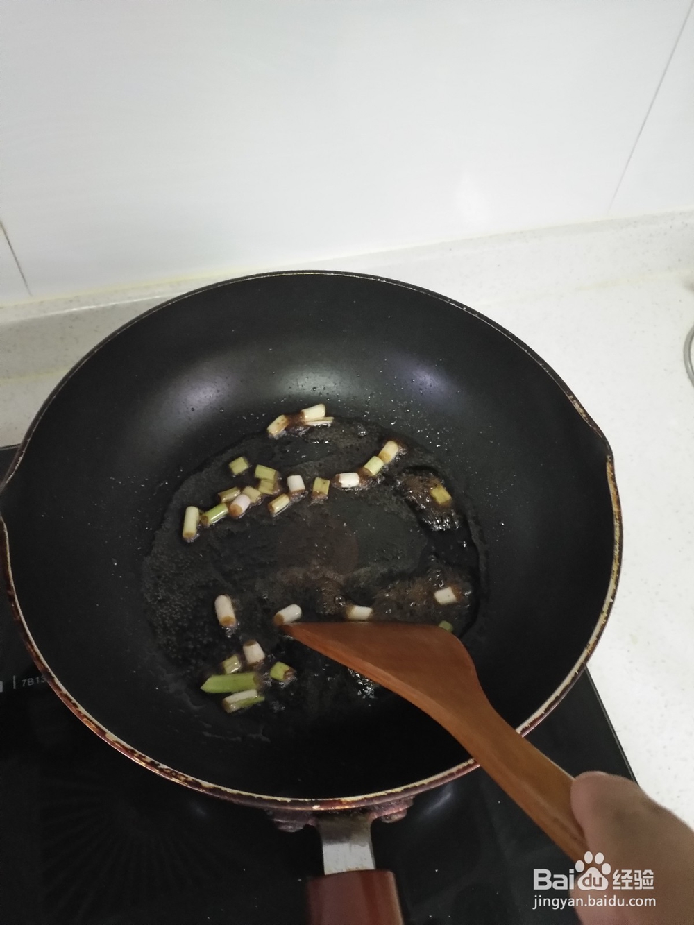 用鸡蛋挂面做热汤面