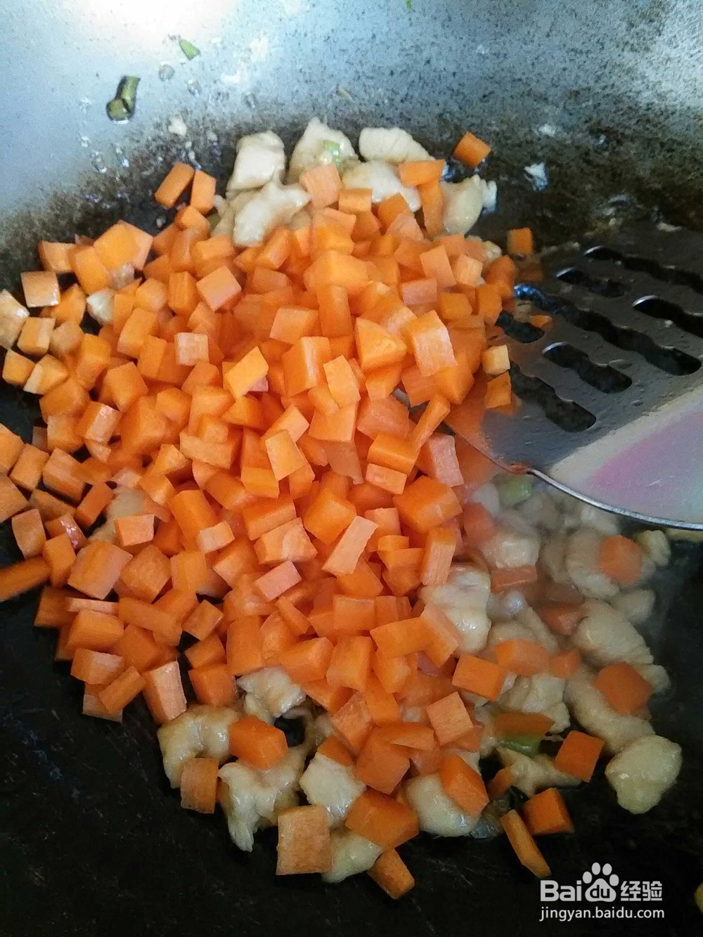 分享黄瓜胡萝卜炒鸡丁的详细操作步骤