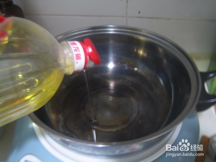老年人怎样操作电磁炉来炒木耳冬瓜片