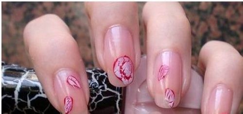 用爆裂指甲油DIY指甲彩绘