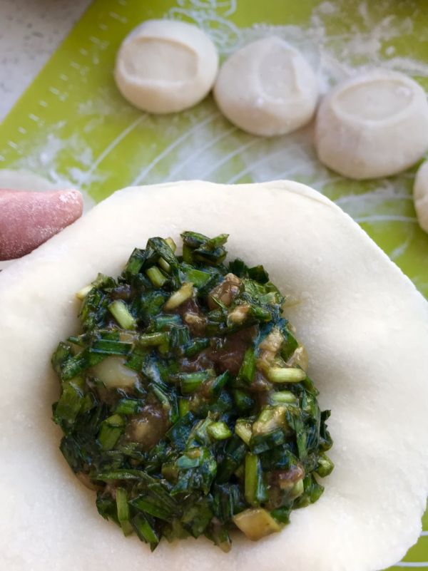 鲜虾贝丁韭菜盒子