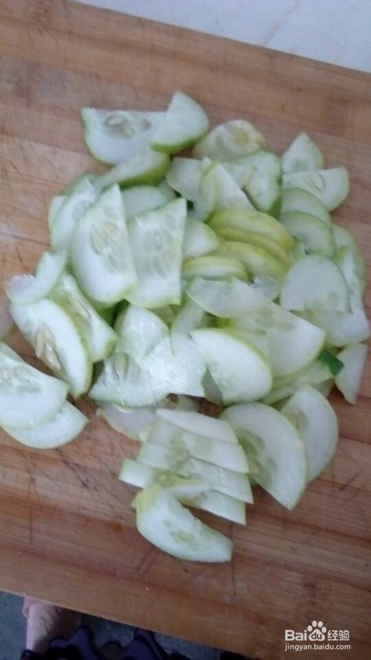 补钙的健康素菜—虾皮炒黄瓜
