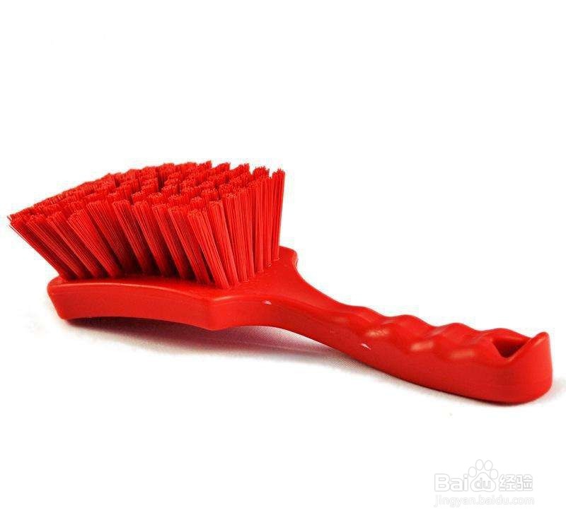 刷白色运动鞋的方法