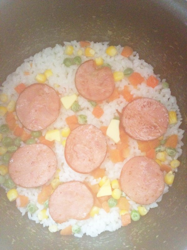 火腿杂蔬煲仔饭