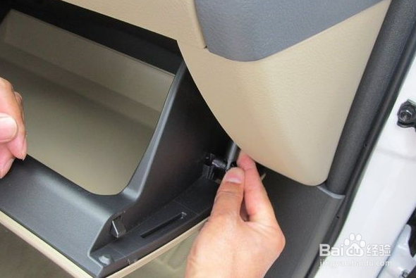 丰田RAV4更换空调滤芯安装教程