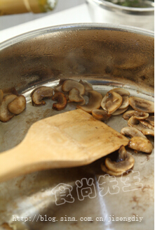 蘑菇奶油配银鳕鱼