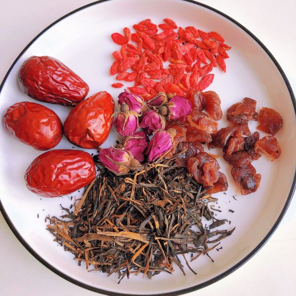 桂圆红枣生椰奶茶