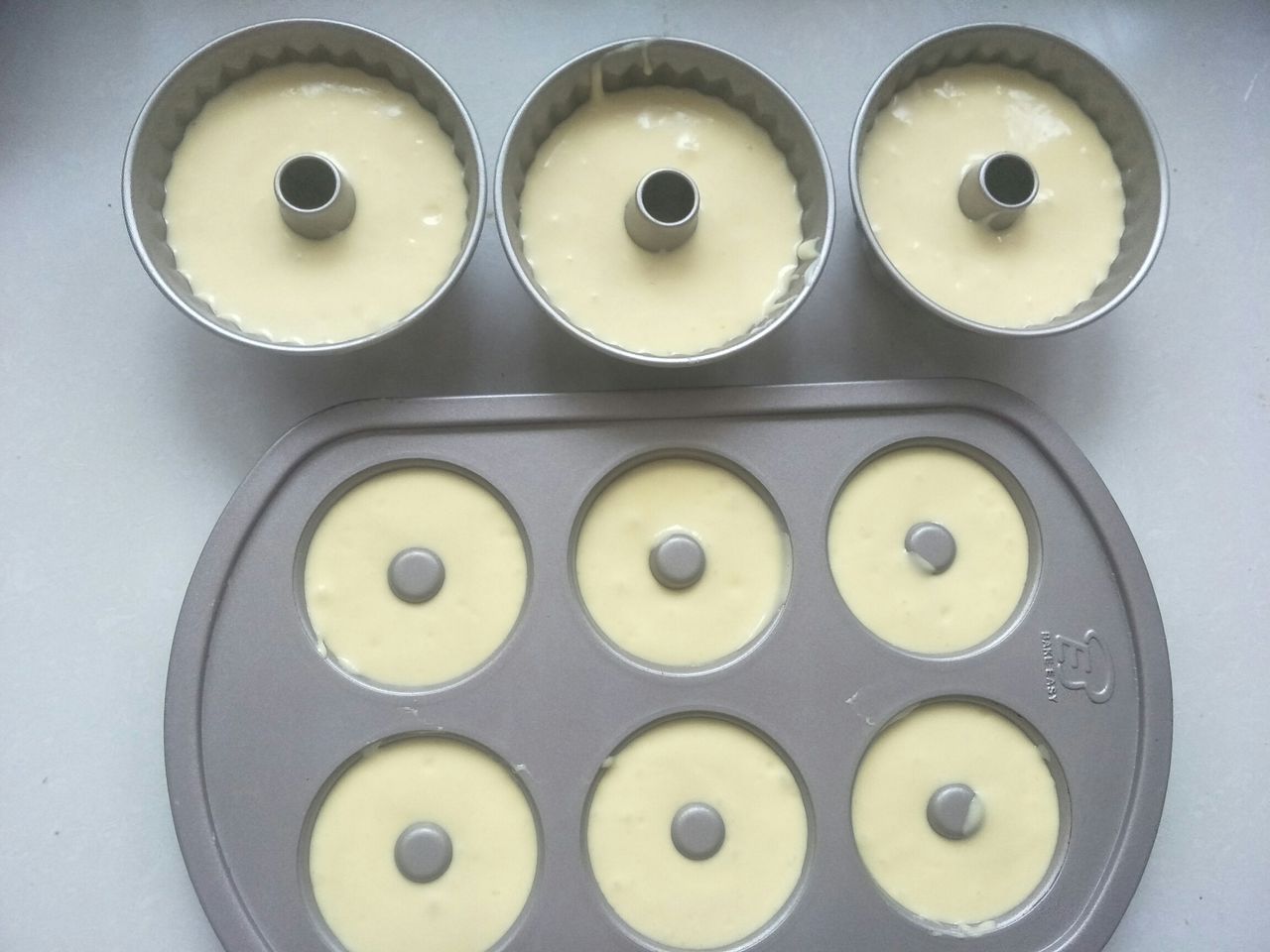 好吃的海绵蛋糕版甜甜圈的做法，咬下去满满的的都是幸福