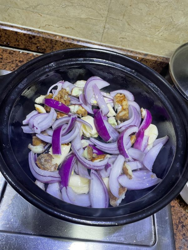 沙姜鸡翅啫啫煲