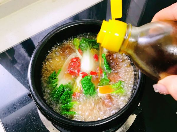 双色肉丸粉丝汤