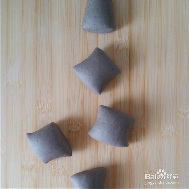 妈妈教我做的黑芝麻馒头